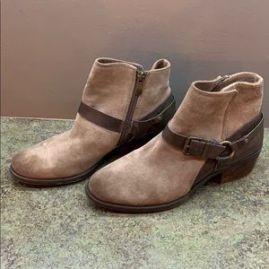 Like new Vince Camuto leather booties. Size 8 1/2